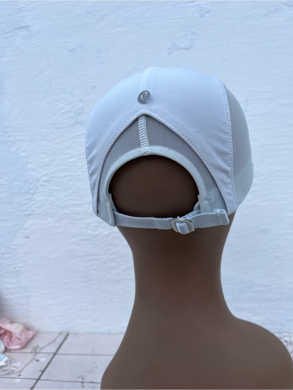 lululemon athletica White Performance Running Cap - Picture 4 of 6